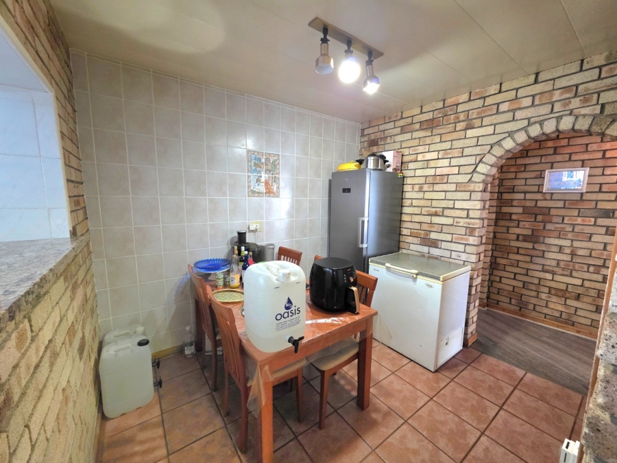 5 Bedroom Property for Sale in La Provance Free State